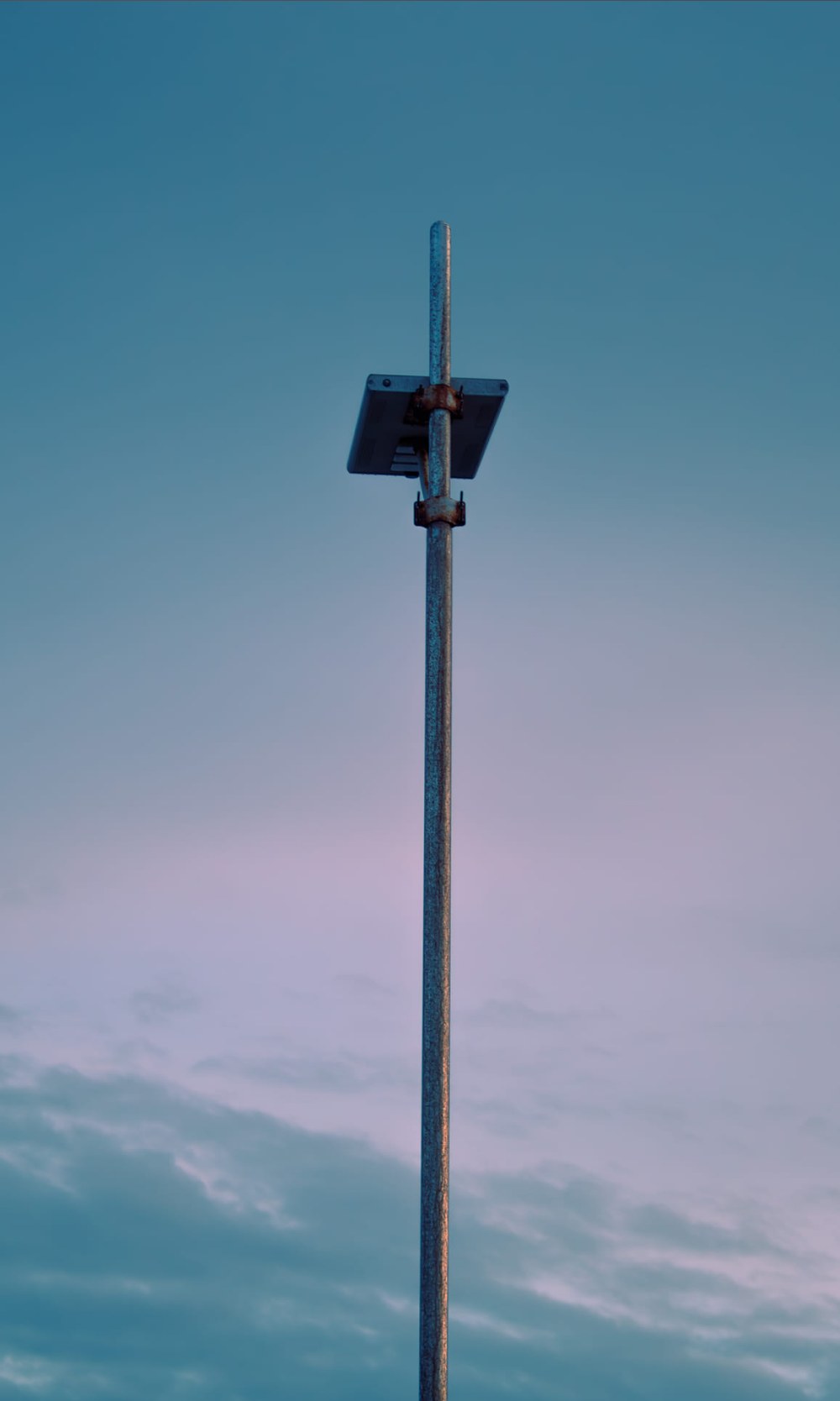 Color of a pole